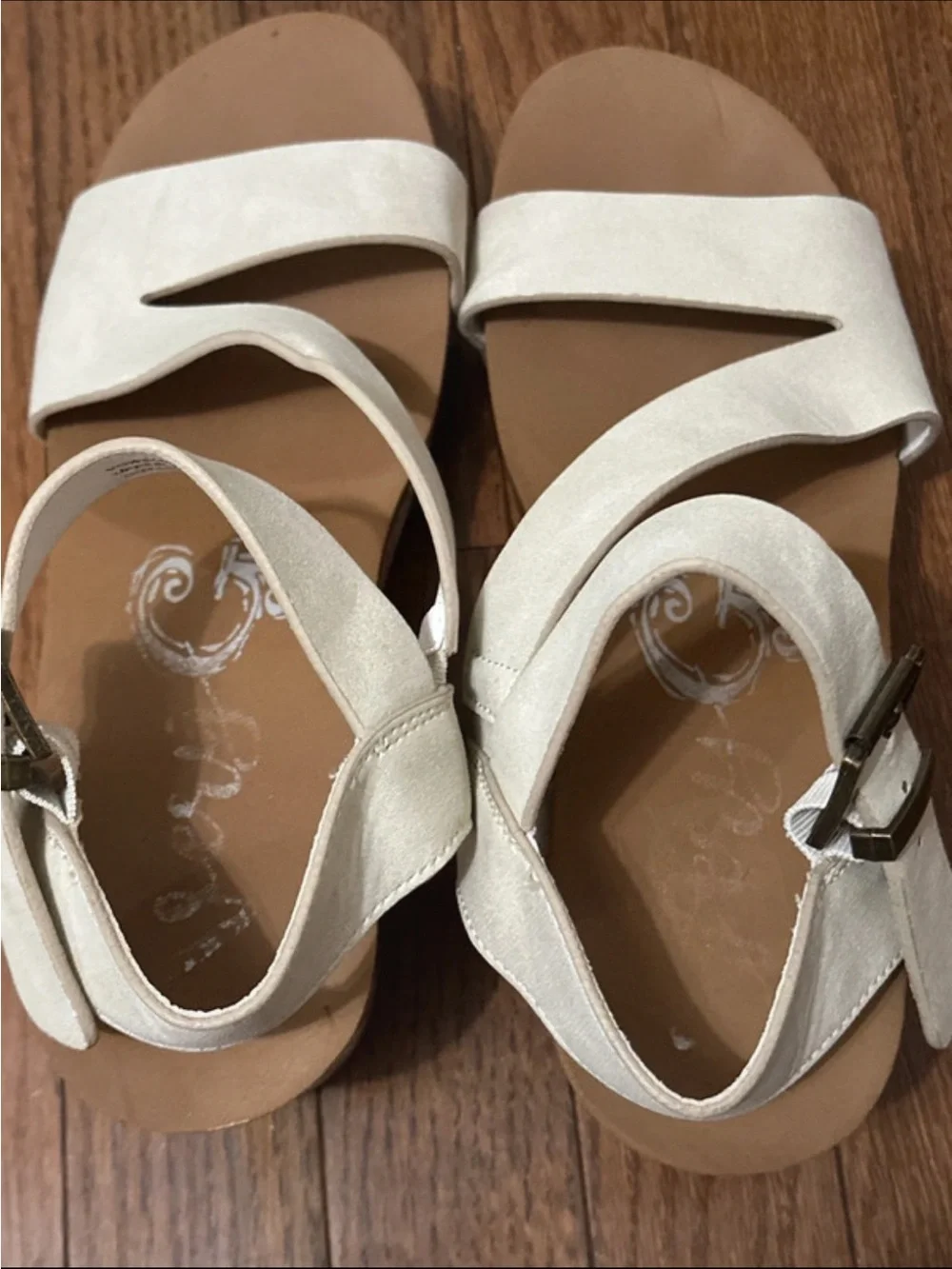Very G Giavanna Wedge with Western/Aztec Pattern Size 9.5